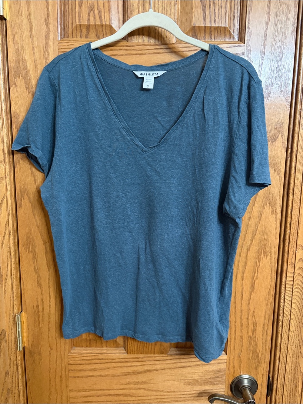 EUC❗️Athleta Getaway Linen Blend V-Neck Short Sleeve Tee